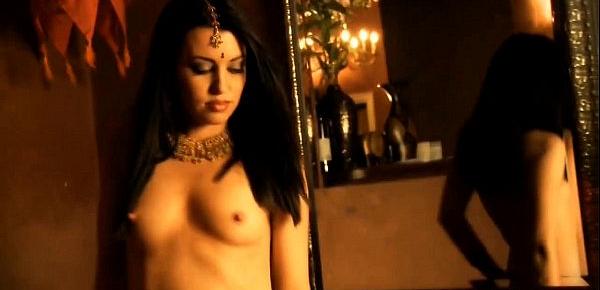  Beautiful Nude Chick From Bollywood